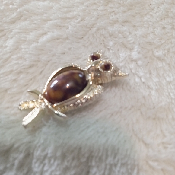 Vintage Owl Brooch Pin Brown Marbled Cabochon Jelly Belly Like - Picture 5 of 5